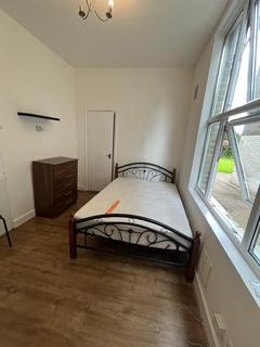 Studio to rent, Junction Road, Romford RM1