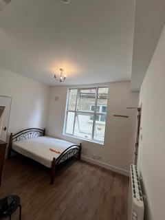 Studio to rent, Junction Road, Romford RM1