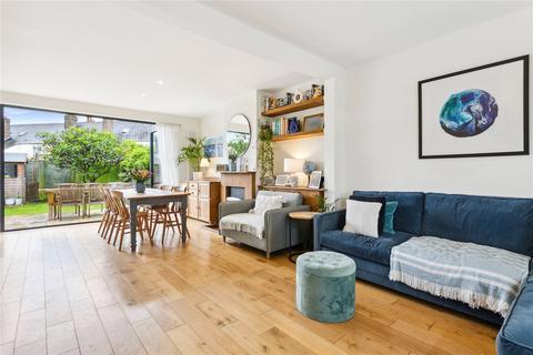 50 Openview, London, SW18 3PE