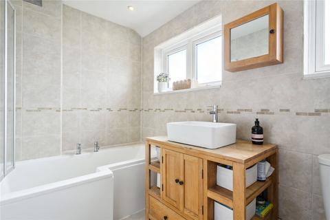 50 Openview, London, SW18 3PE