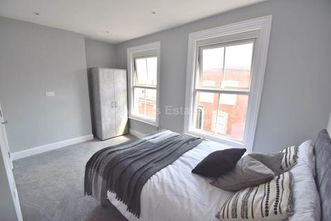 5 bedroom terraced house to rent, Anstey Road, Reading
