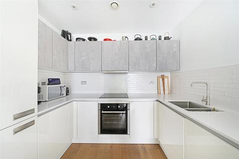 2 bedroom flat for sale, Station Approach, Walthamstow, London, E17