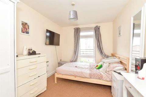 2 bedroom apartment for sale, Little Hackets, Havant, Hampshire