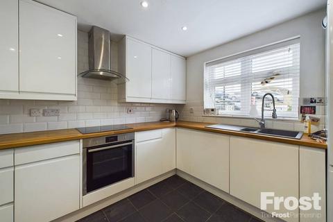 72 Trevithick Close, Feltham, TW14 9XJ