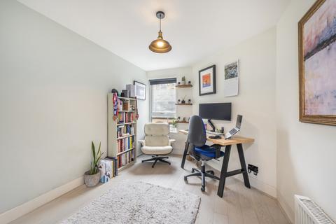 2 bedroom flat for sale, Falconet Court, 123 Wapping High Street, London