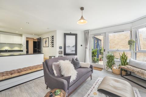 2 bedroom flat for sale, Falconet Court, 123 Wapping High Street, London