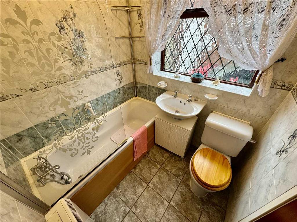 Tiled BATHROOM