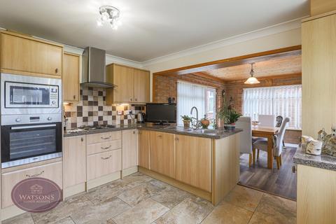 2 bedroom detached bungalow for sale, Chaworth Avenue, Watnall, Nottingham, NG16