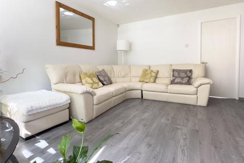 3 bedroom end of terrace house for sale, Stow Avenue, Witney, Oxfordshire, OX28