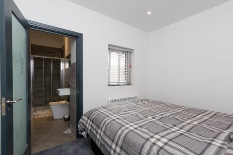 3 bedroom maisonette to rent, The Street, Bramley RG26