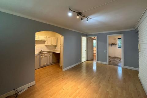 2 bedroom flat for sale, 100 Springwood Crescent, Edgware, Middlesex, HA8 8SG