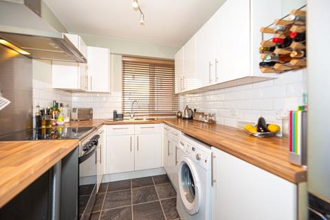 1 bedroom flat for sale, Tithe Barn Close, Kingston Upon Thames, KT2