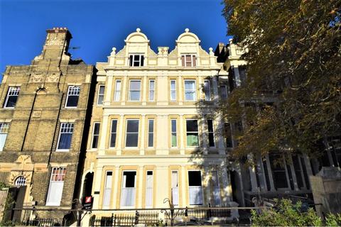 2 bedroom flat to rent, Castle Hill Rochester ME1