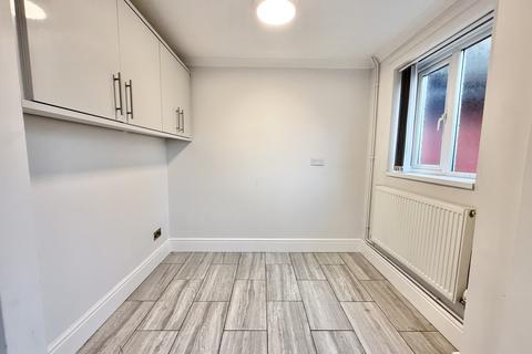 3 bedroom detached house to rent, Lark Road, Mildenhall, Suffolk, IP28
