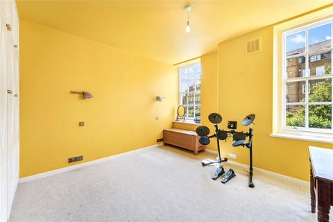 2 bedroom apartment to rent, Vicarage Crescent, London, SW11