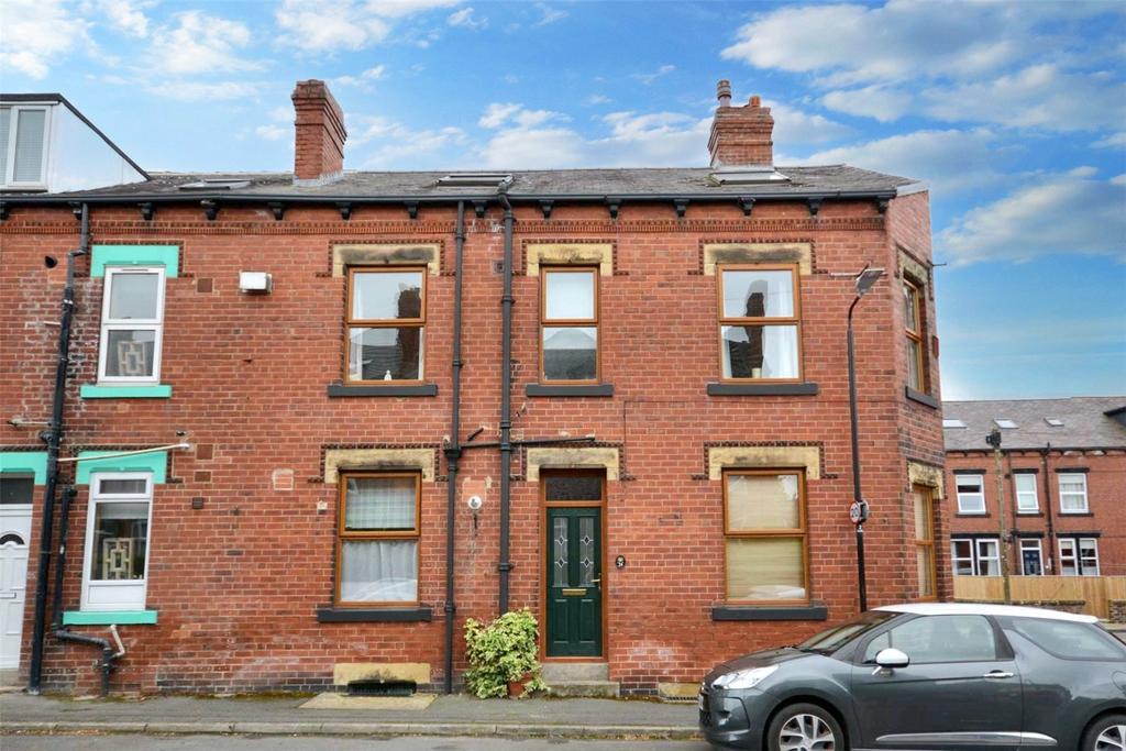 Grosmont Terrace, Leeds, West Yorkshire 4 bed terraced house for sale