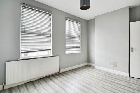 4 bedroom end of terrace house to rent, Denmark Road, London, SE25
