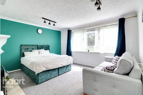 1 bedroom apartment for sale, Thornhill Gardens, Barking