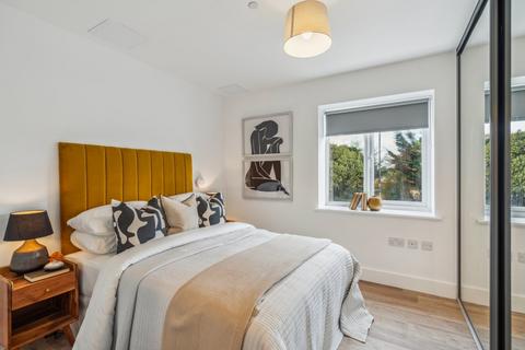 2 bedroom penthouse to rent, Bath Road, Slough, SL1
