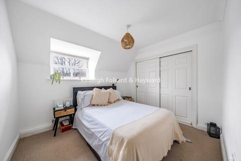 2 bedroom apartment to rent, Creswick Road London W3
