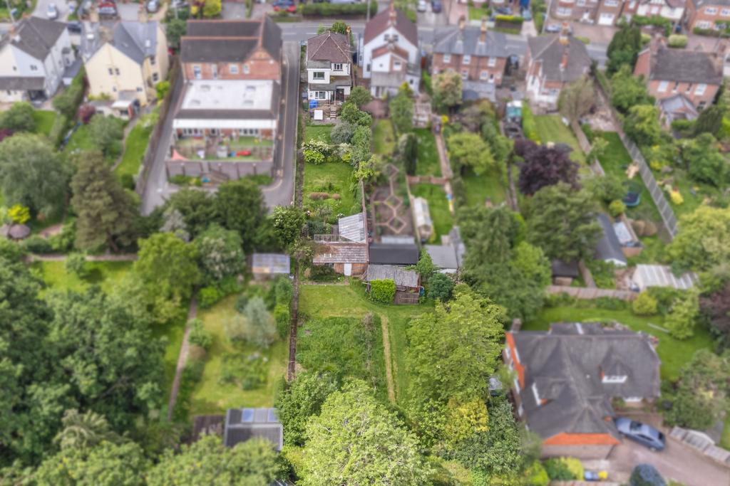 Moat Road, East Grinstead RH19 3 bed detached house for sale £550,000