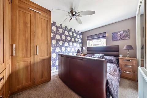 25 Page Close, Bean, Dartford, DA2 8BX