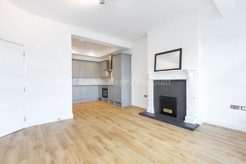 3 bedroom apartment to rent, Green Lanes, Palmers Green, N13