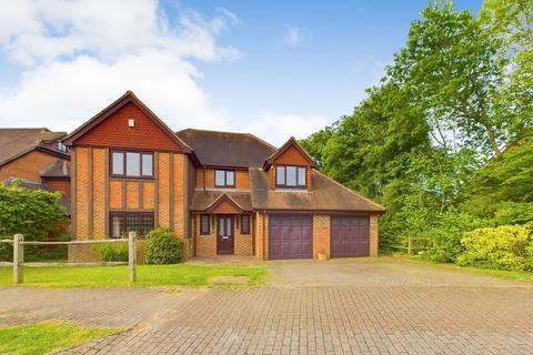 5 bedroom detached house for sale, Lemmington Way, Horsham RH12