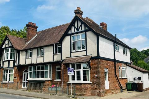 4 bedroom semi-detached house for sale, Hawkhurst Road, Cranbrook TN17