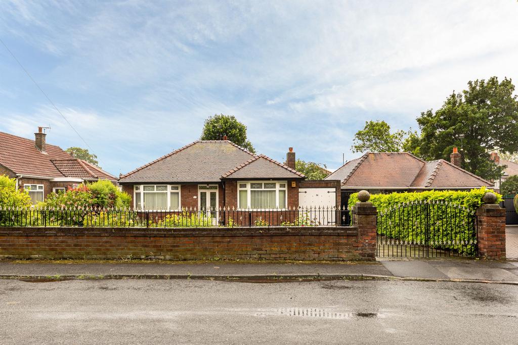 Widnes, Widnes WA8 2 bed detached bungalow for sale £350,000