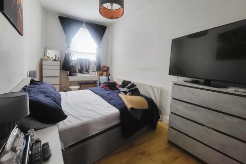 1 bedroom apartment to rent, Garratt Lane, London SW18
