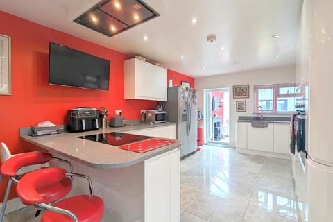 3 bedroom terraced house for sale, Northumberland Crescent, Feltham, TW14