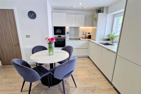 2 bedroom flat for sale, Luna St. James, 12 St. James Road, Brentwood, Essex, CM14