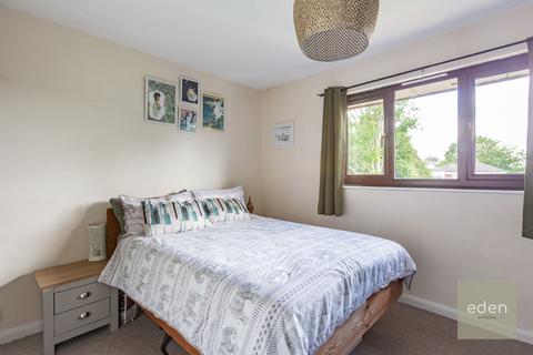 14 Alfred Close, Chatham, ME4 5EE