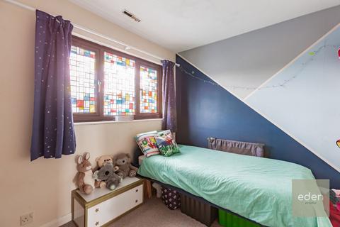 14 Alfred Close, Chatham, ME4 5EE