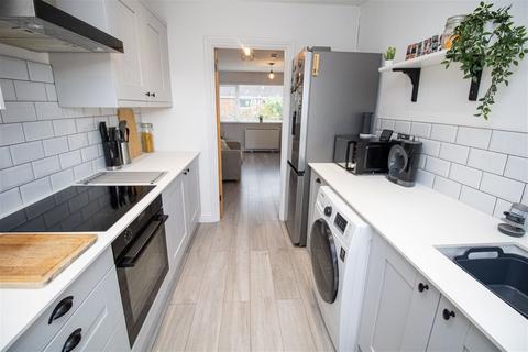72 Banbrook Close, Solihull, B92 9NE