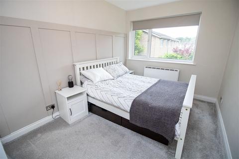 72 Banbrook Close, Solihull, B92 9NE