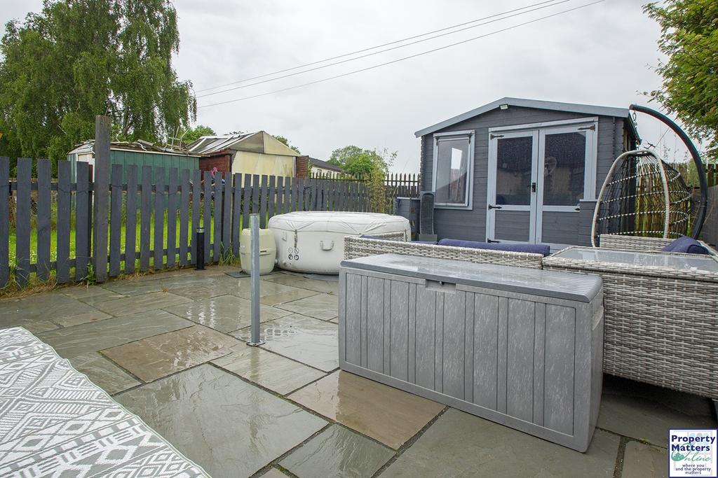 Irvine Road, Crosshouse, KA2 2 bed flat for sale £60,000