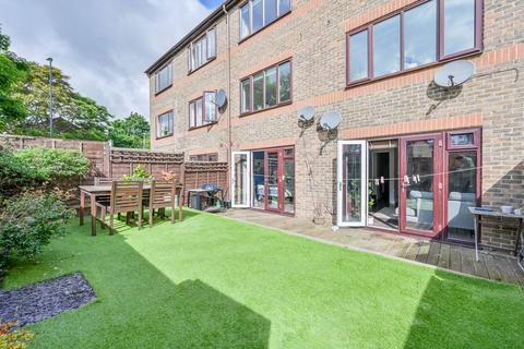 2 Downside Walk, Brentford, TW8 8DN
