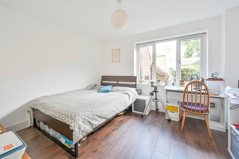2 Downside Walk, Brentford, TW8 8DN
