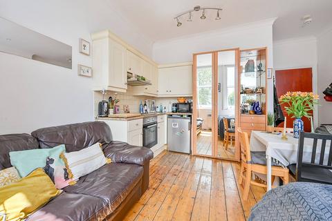 Studio for sale, Chiswick High Road, Chiswick, London, W4