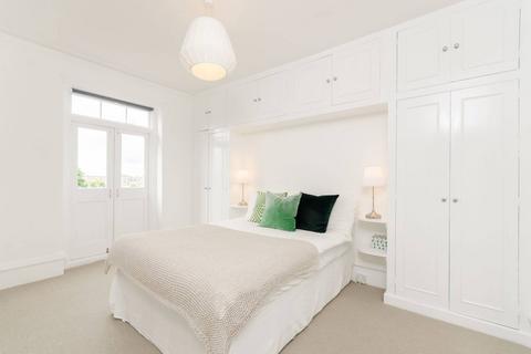 3 bedroom flat to rent, Kelvedon Road, Parsons Green, London, SW6