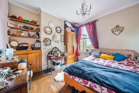 2 bedroom apartment for sale, Heathwood Gardens, London