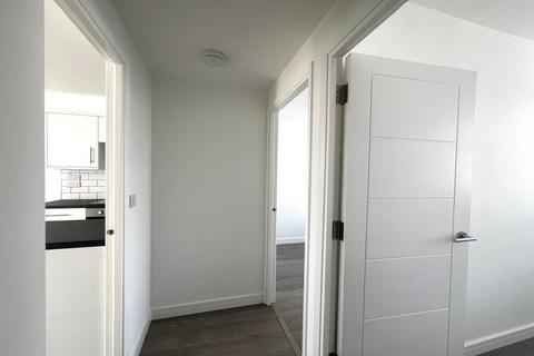 2 bedroom flat to rent, Queen Street, Horsham, RH13