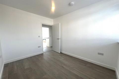 2 bedroom flat to rent, Queen Street, Horsham, RH13
