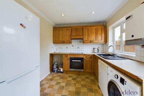3 bedroom semi-detached house to rent, Tennyson Road, Addlestone, Surrey, KT15