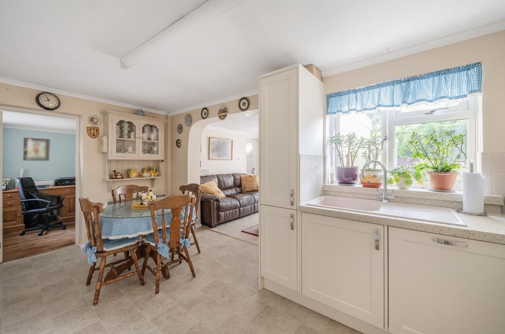 Martin Crest, Warminster, BA12 4 bed property for sale £345,000