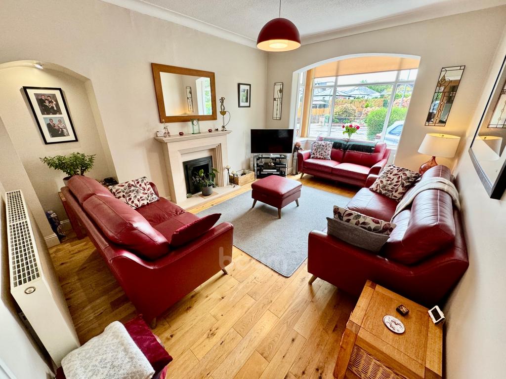4 Rysland Avenue, Newton Mearns 3 bed detached bungalow for sale £370,000
