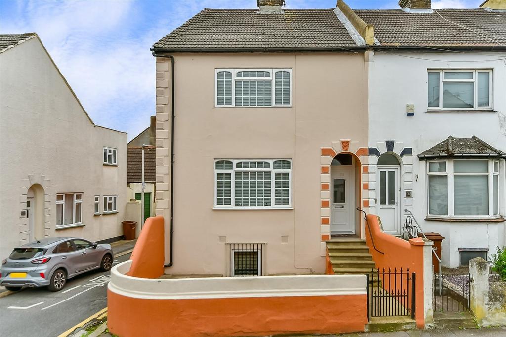 Gillingham Road, Gillingham, Kent 3 bed end of terrace house for sale
