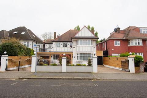 5 bedroom detached house to rent, Manor house drive, NW67DE